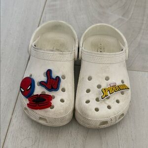 CROCS Kids White Spider-Man Jibbitz Clog Slippers